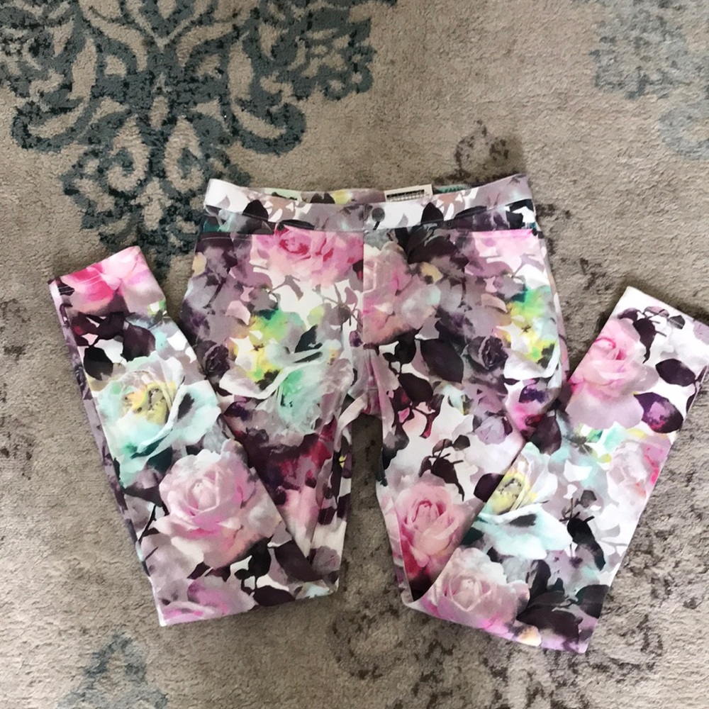 HUE floral leggings